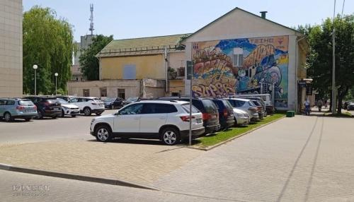Как правильно надеть резинку на босоножки.