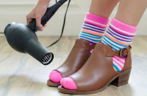 Как растянуть обувь феном. 8 надежных способов растянуть обувь под свой размер