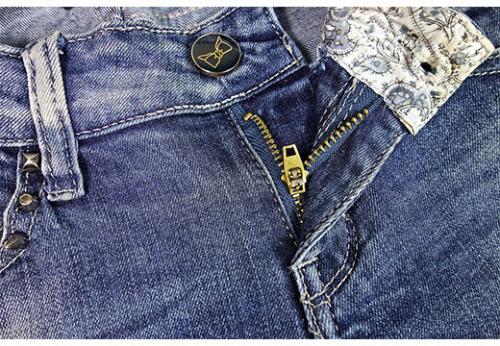 Как отстирать пятно на джинсах. Как избавиться от жирного пятна на джинсах