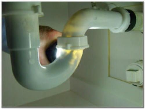 Как избавиться от запаха в ванной из труб. Причины появления неприятного запаха в ванной