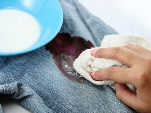 Как отстирать вишню. Очистка белой и светлой ткани