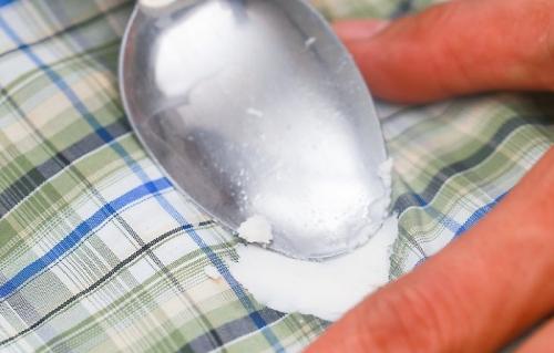 Как избежать образования пятен от ручки на различных поверхностях. Чем отстирать шариковую ручку с одежды?