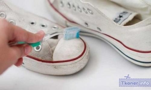 Как убрать со светлой обуви черные полосы. Эффективные средства, убирающие чёрные полосы с обуви 19