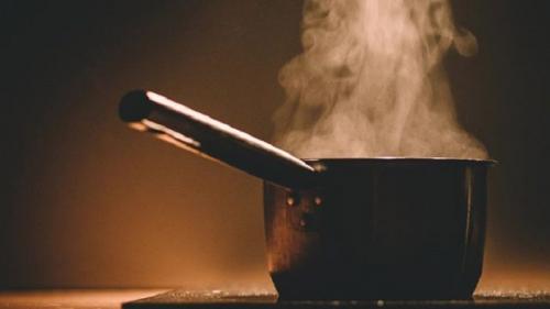 9 способов, как убрать запаха пригоревшей пищи в доме. Убираем вонь 15 9 способов, как убрать запаха пригоревшей пищи в доме. Убираем вонь 15