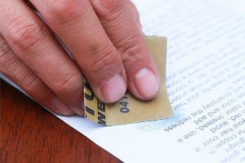 Чем стереть ручку. Как удалить чернила с лица и тела 15