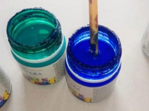 Смываются ли акриловые краски с ткани. Способы удаления свежих загрязнений 08