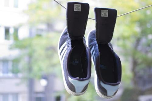 Почему некоторые туфли пахнут сильнее других. В чём может быть причина запаха