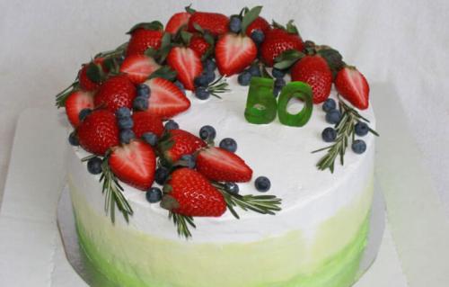 Украшение торта фруктами и сладостями. Какие сладости подойдут для украшения торта 01