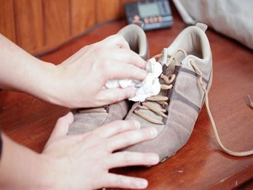 Как быстро разносить кроссовки. Чем и как можно растянуть кроссовки, действенные народные методы