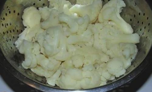 Цветная капуста в кляре с сыром на сковороде