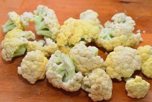 Цветная капуста в кляре с сыром на сковороде