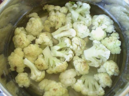 Цветная капуста в кляре с сыром на сковороде