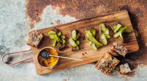 Как сохранить свежие огурцы без холодильника. Хранение огурцов в холодильнике 21