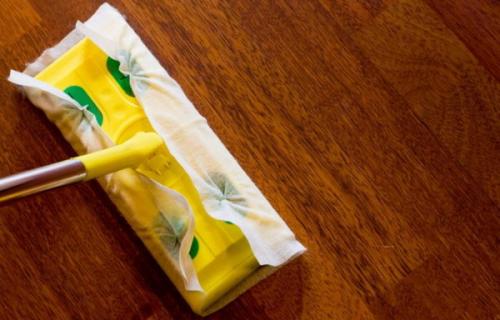 Чем отмыть ламинат от грязи и жира. Правила мытья ламинированных полов