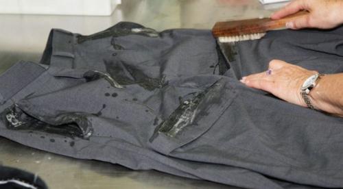 Как отстирать смолу от сосны с куртки. Подготовка к стирке одежды