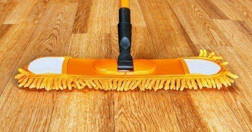 Как помыть ламинат без разводов народными средствами. 5 хитростей от разводов на ламинате