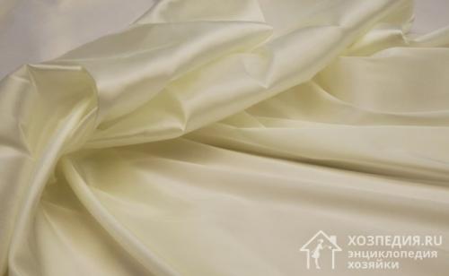 Как отстирать засохший лак для ногтей с одежды. Простые типы тканей