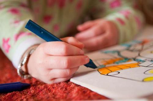 Чем отмыть фломастер с мебели. Любительская чистка: как удалить маркер, фломастер с мебельной обивки