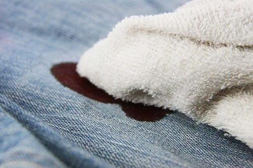 Какие методы удаления пятен от йода наиболее безопасны для чувствительной кожи. Общие рекомендации по выведению пятен йода с одежды