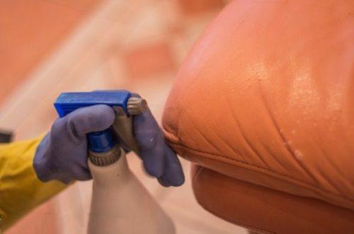 Как отмыть зеленку с кожи дивана. Как очистить зеленку с кожаного дивана?