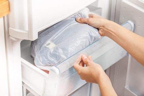 Как убрать смолу с одежды в домашних условиях утюгом. Как вывести смолу с одежды: основные методы 03