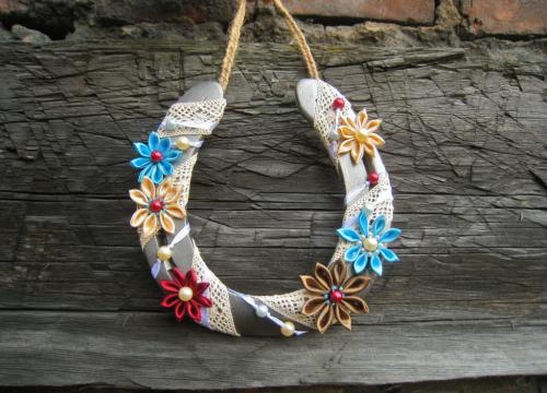 Как должна висеть подкова на цепочке. Магические свойства оберега подкова