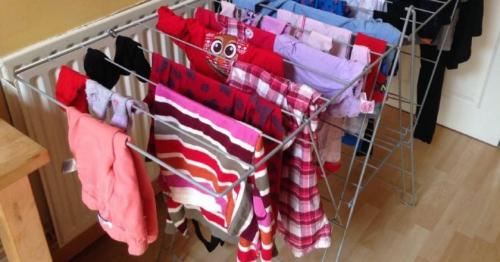 Как быстро высушить одежду на себе. Как высушить одежду всего за 2 часа: простая хитрость от шотландки