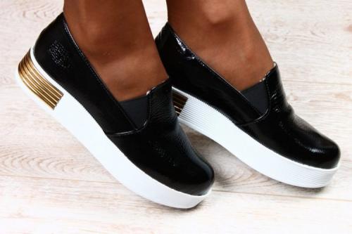 Черные полосы на обуви, как убрать. Чем и как отмыть черные полосы на белой подошве