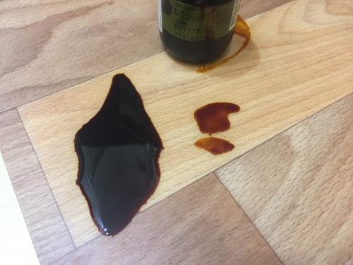 Чем вывести йод с пластика. Как оттереть йод от пола-8 способов