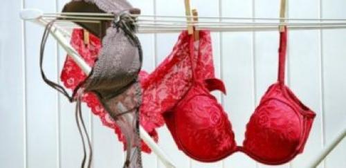 Желтые пятна на трусах не отстирываются. Как отстирать нижнее белье — в том числе белое