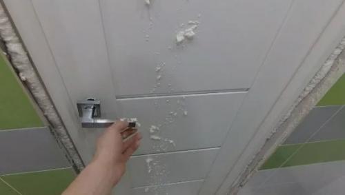 Очиститель засохшей монтажной пены.  Чем оттереть монтажную пену от оконных и дверных проемов (ПВХ). 02 Очиститель засохшей монтажной пены.  Чем оттереть монтажную пену от оконных и дверных проемов (ПВХ). 02