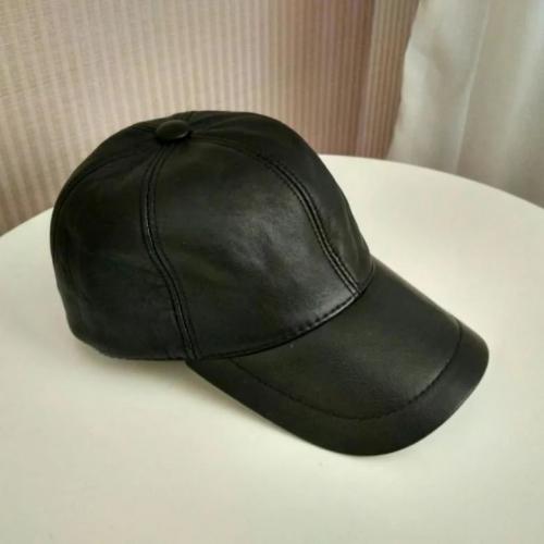 Средство для чистки кепок. Способы ручной стирки в зависимости от материала