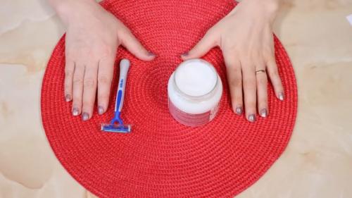 Бальзам для волос вместо кондиционера для белья. Набираю сразу несколько пачек дешёвого бальзама для волос и с успехом использую не по назначению в быту