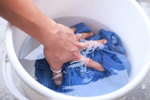 Почему сели джинсы. Что делать с севшими штанами?