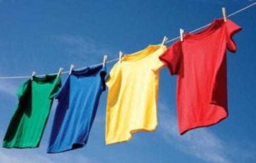 Как высушить одежду за 5 минут. Использование бытовых предметов и природных условий для быстрой сушки футболок