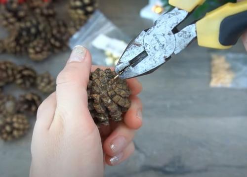 Как украсить подъезд на Новый год своими руками. Украшаем прихожую гирляндами