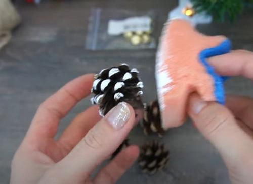 Как украсить подъезд на Новый год своими руками. Украшаем прихожую гирляндами