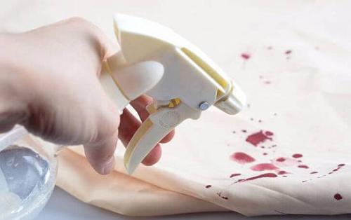 Как вывести пятна крови с постельного белья. Как вывести свежие пятна крови