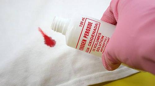 Как вывести пятна крови с постельного белья. Как вывести свежие пятна крови