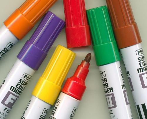 Как стереть маркер с кожи. Как удалить пятна от маркера с одежды и кожи