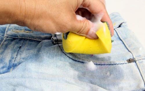 Как отстирать масло с одежды после стирки. Как вывести пятно от масла с одежды, если оно свежее?