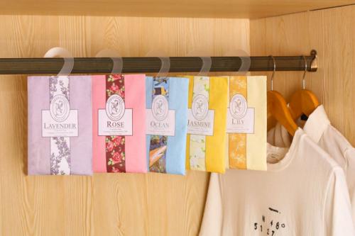 Устраняем запах в шкафу с одеждой. Как убрать запах в шкафу с одеждой