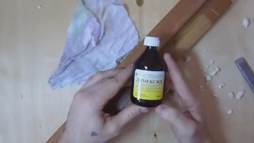 Как очистить монтажную пену с одежды и рук. Как убрать монтажную пену с одежды: проверенные способы очистки ткани в домашних условиях, если строительная пена уже засохла