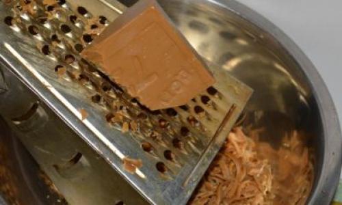 Чем отмыть шариковую ручку с кожи. Способы устранения следов