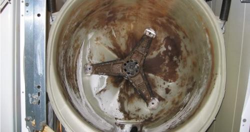 Запах в стиральной машине, как избавиться быстро в домашних. Неприятно пахнет налёт внутри машинки 06 Запах в стиральной машине, как избавиться быстро в домашних. Неприятно пахнет налёт внутри машинки 06