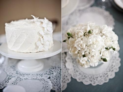 Украсить белый торт. Белый свадебный торт — выбираем размеры и оформление правильно (70 фото + видео)