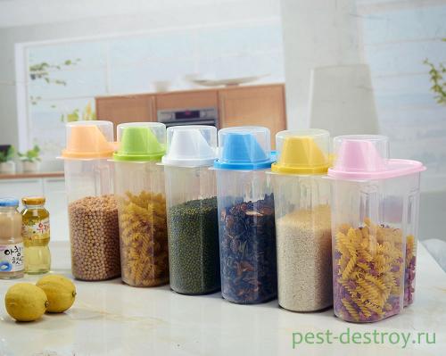Какие факторы способствуют развитию жучков в крупе и шкафах на кухне. Способы профилактики и борьбы с жучками, которые завелись на вашей кухне в крупах