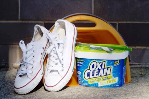 Как убрать желтизну с кроссовок. Как вернуть подошве белизну в домашних условиях