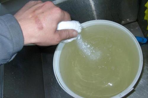 Каустическая сода применение. Применение каустической соды в быту