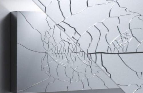 Треснутое зеркало в доме. Что делать, если зеркало разбилось или треснуло в доме, в офисе, на работе, в ванной: примета, молитва, заговор. Упало зеркало, но не разбилось: примета. Как правильно выбросить старое или разбитое зеркало?